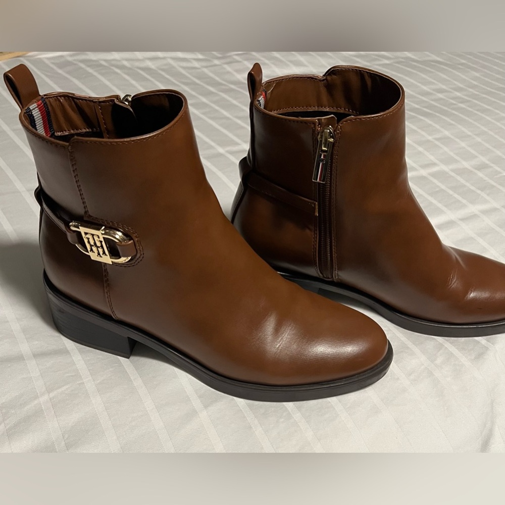 Tommy Hilfiger Ankle Boots Cognac Brown Size 7.5. Gently used, few minor scuffs.